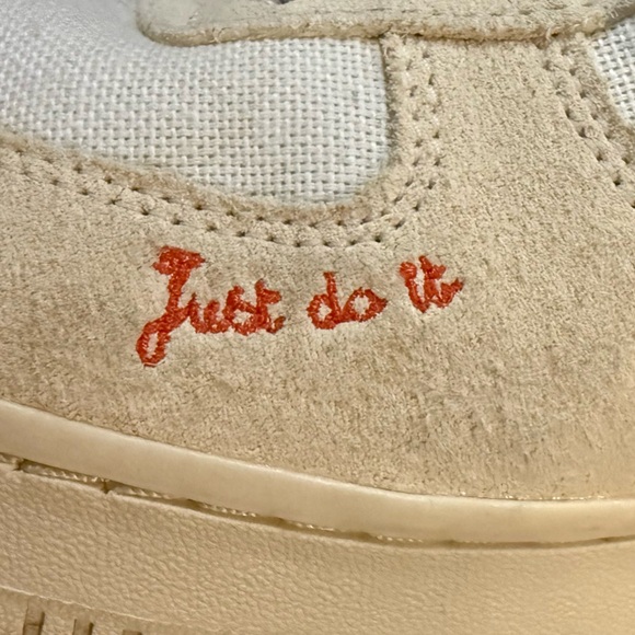 Nike Air Force 1 '07 'Peace Sneakers Women’s Size 9 RARE - Picture 11 of 15